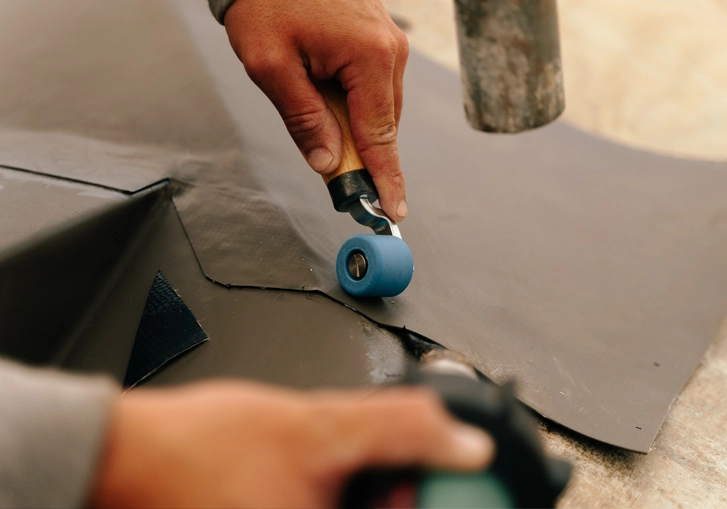 Waterproofing-4 Viking Enviroclad TPO, pressure roller on lap seam